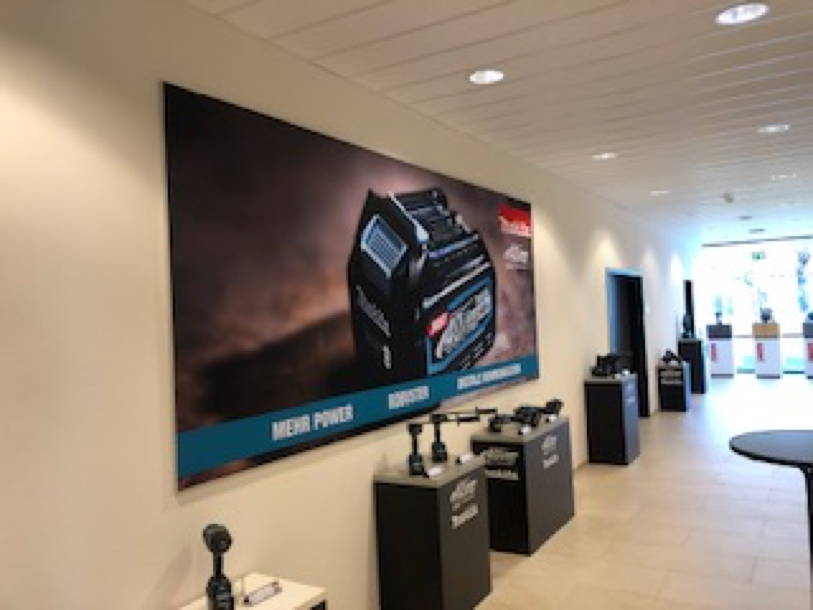 Digitaldruck-Wandgrafik im Showroom