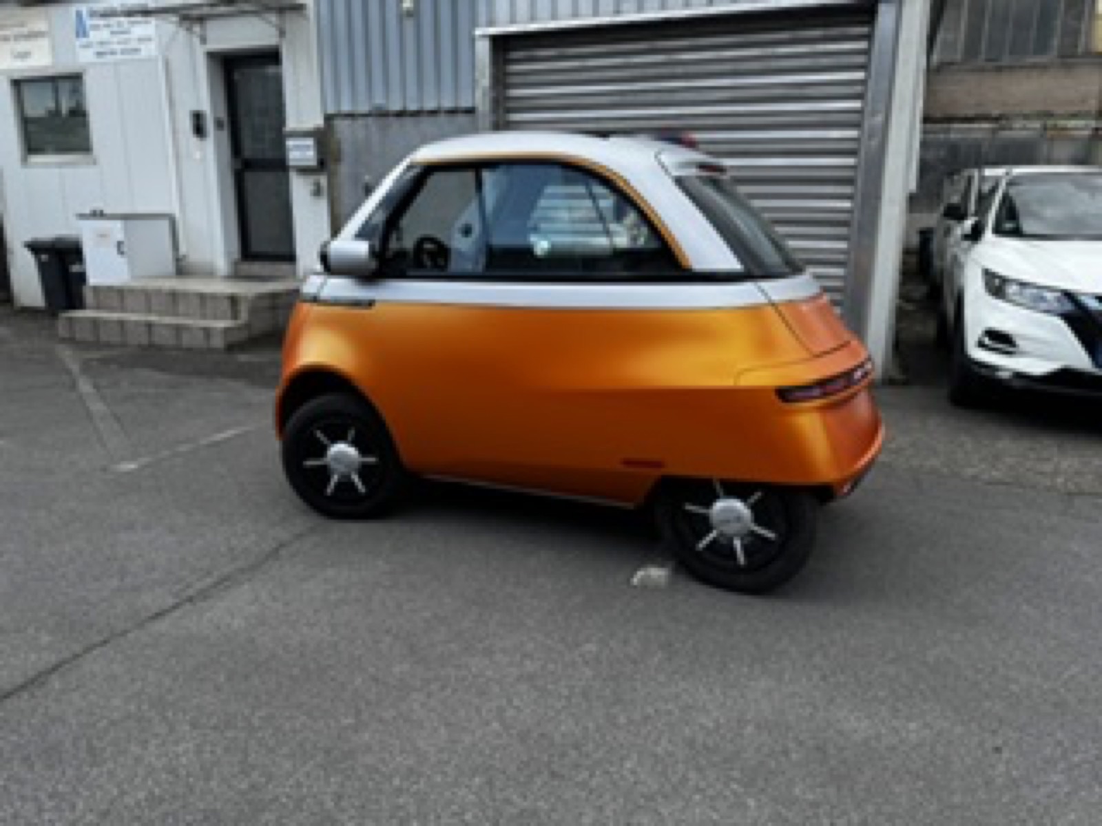 Microlino Vollfolierung orange