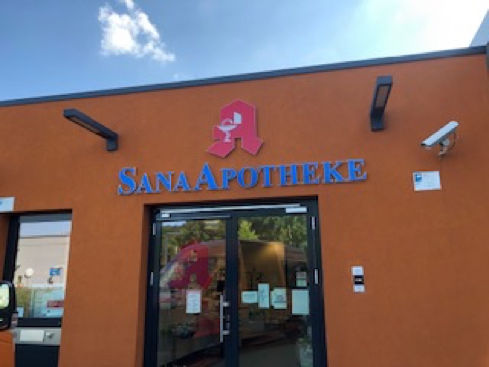 3D-Leuchtschriftzug Sana Apotheke