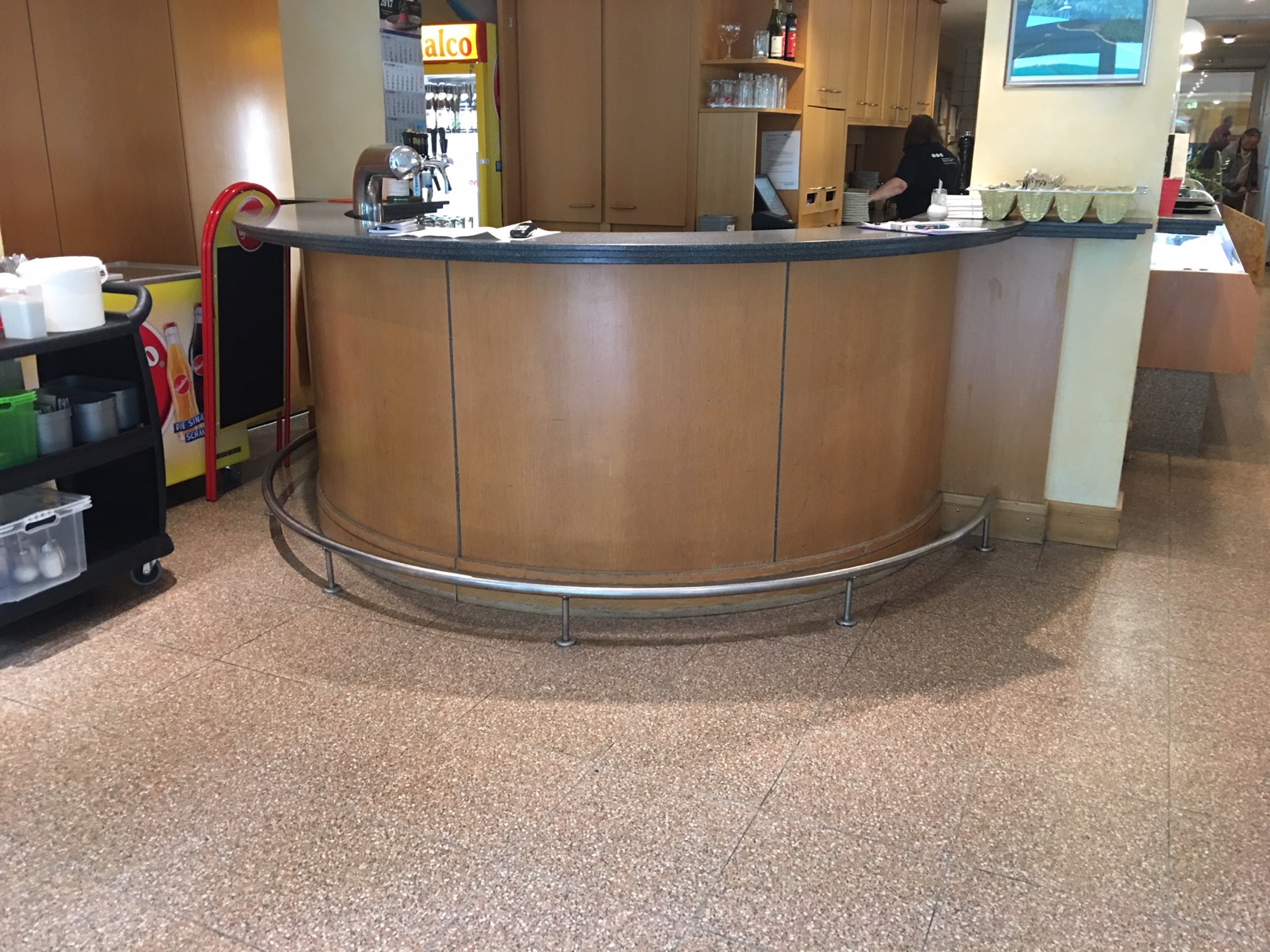Theke in Holzoptik foliert