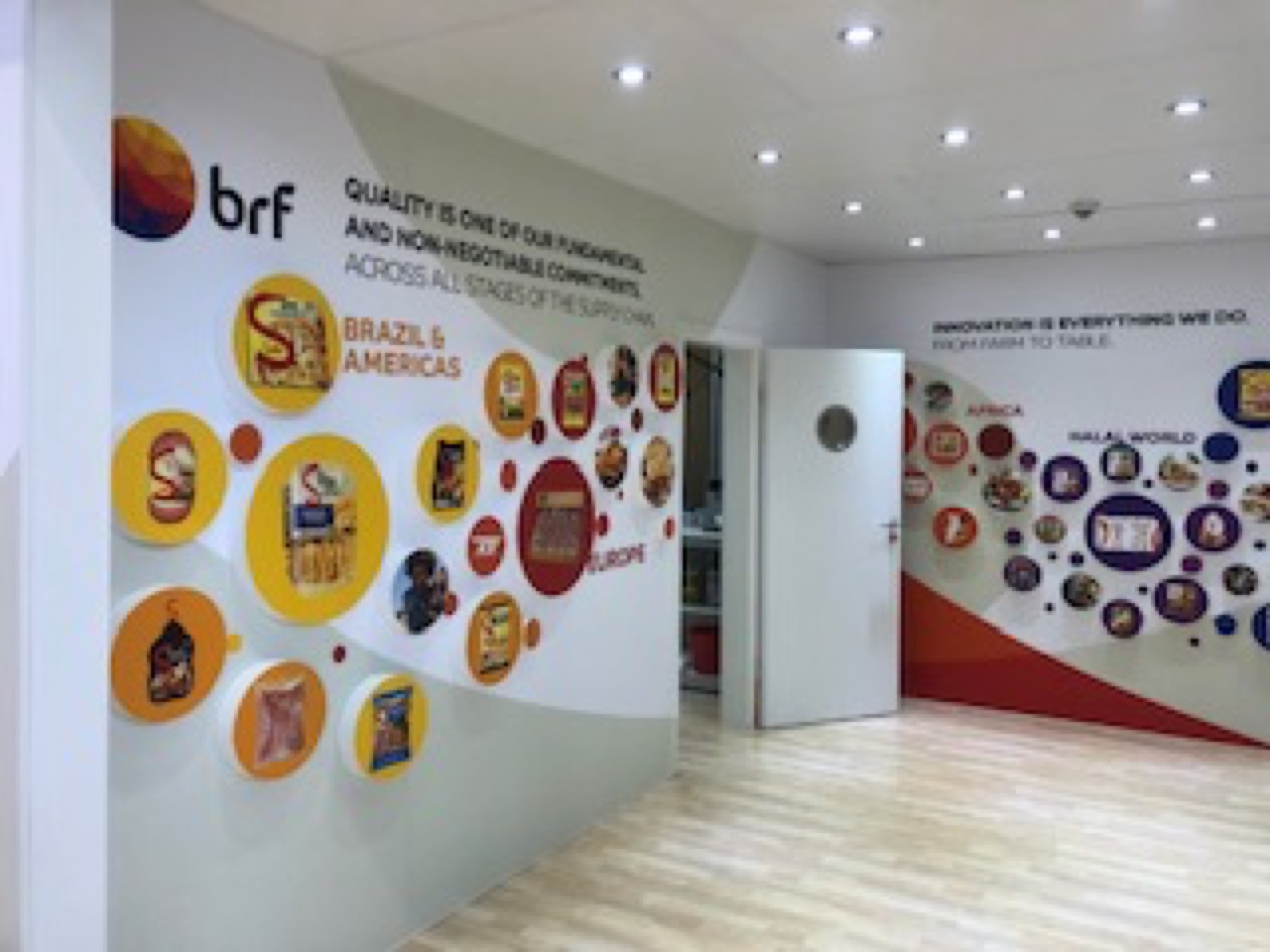 Wandfolierung Empfang brf